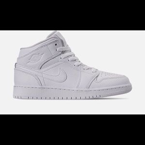 Nike Air Jordan I Mid basketball shoe